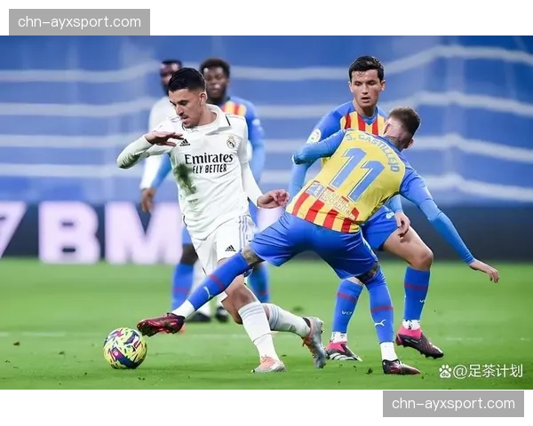 西甲争冠形势分析：巴萨领先4分，皇马紧追不舍